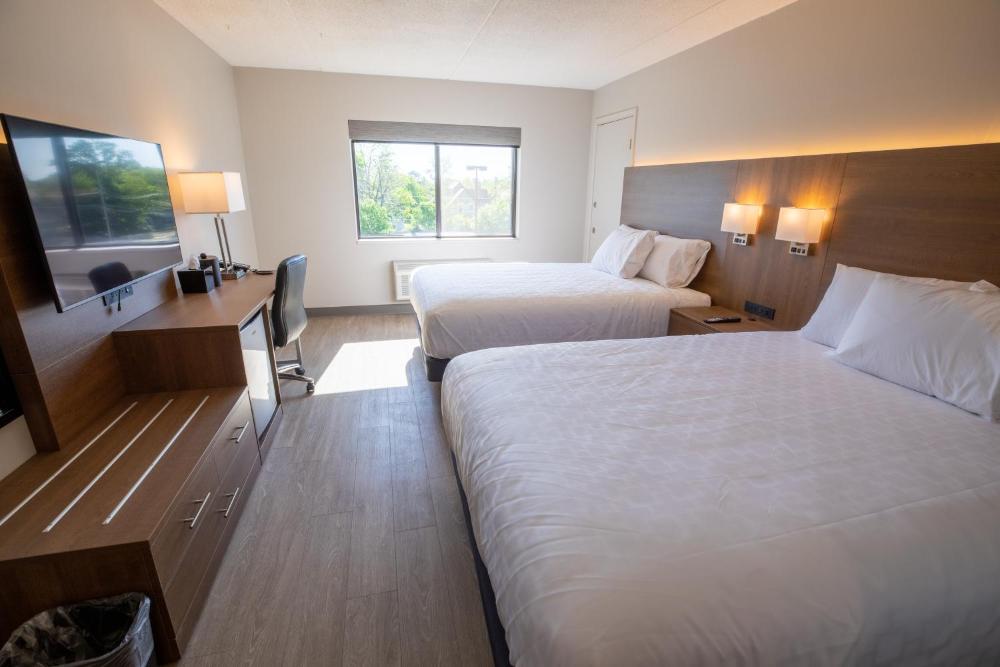 Queen Room with Two Queen Beds interior